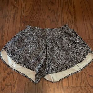 Lululemon tracker short 4” size 12, “heather lux multi black”